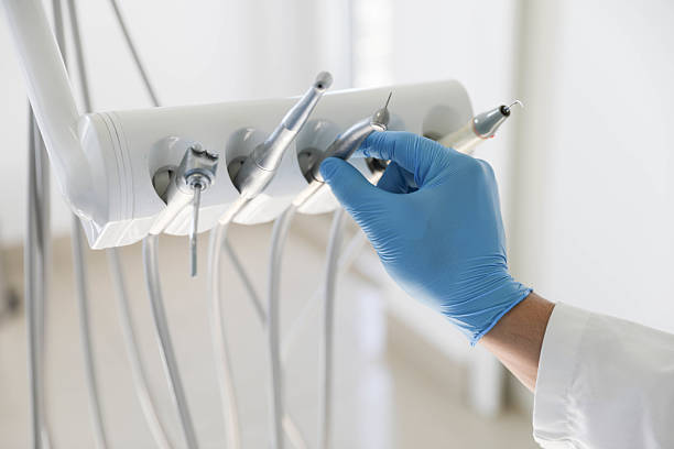 Professional Emergency Dentist technician working in Foothill Farms, CA